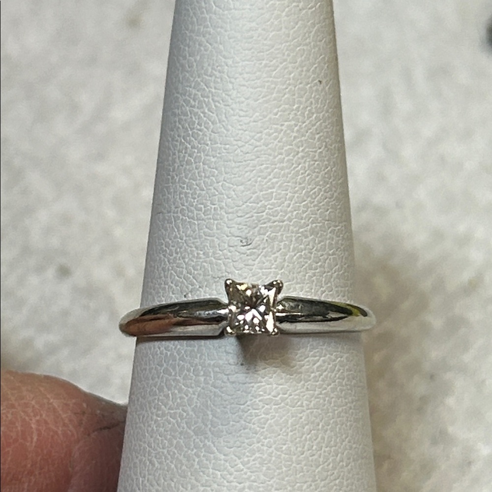 480233 14k white gold princess cut diamond